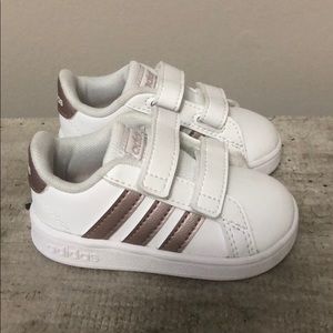 LIKE NEW/Toddler Adidas Tennis shoes